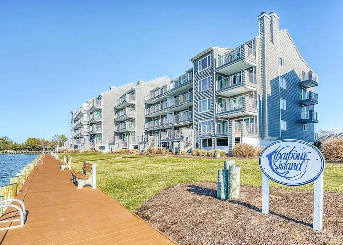 Harbour Island 204m Apartment