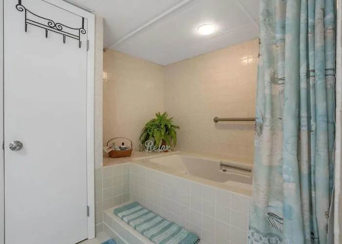 Harbour Island 204m Apartment