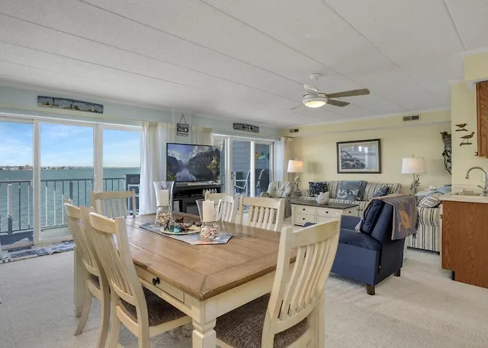 Harbour Island 204m