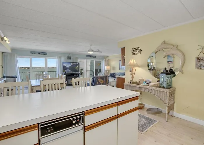 Harbour Island 204m Apartment